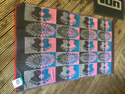 Giant “surf state” beach towel (90 x 160cm)